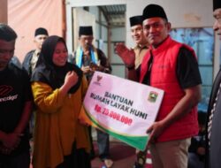 Bupati Solok Serahkan Bantuan Rumah Layak Huni untuk Warga Alahan Panjang Lembah Gumanti