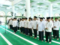 Ustadz Ilham, Lc., MA yang juga ketua DPRD Agam sebagai Ketua Umum Pengurus Masjid Agung Nurul Falah