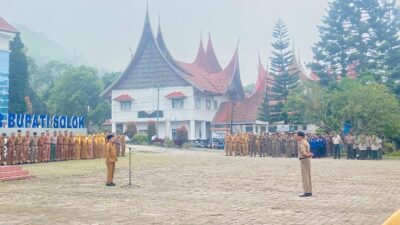 Pimpin Apel Pagi, Wabup Solok Sampaikan Belasungkawa atas Wafatnya H. Gusmal Dt. Rajo Lelo