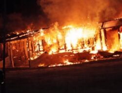 Ditinggal Pergi Berbuka, Rumah Warga Lingkuang Aua Pasbar Terbakar