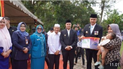Dukung Pemberantasan Stunting, Baznas Sijunjung Salurkan Paket Bantuan Nutrisi Bagi Keluarga Kurang Mampu