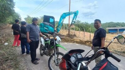 Ratusan Warga dari 11 Desa di Talawi Gotong Royong Bersihkan Jalan Sepanjang 8 Km