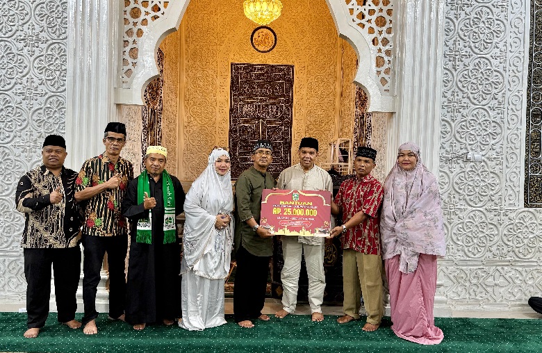 TSR X Kabupaten Solok Kunjungi Masjid Darussalam Titian Batu, Serahkan Bantuan Rp25 Juta