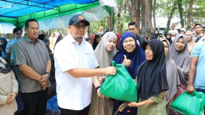 Andre Rosiade Salurkan Bantuan Sembako untuk Masyarakat Kota Pariaman