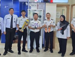 Karya Warga Binaan Lapas Tanjung Pati Kini Mejeng di Kantor Imigrasi Agam, Pemohon Paspor Bisa Sekalian Belanja