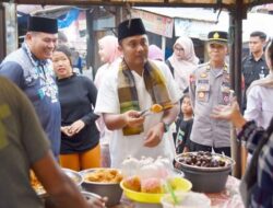 Vasco Ruseimy dan Yota Balad Sapa Warga di Pasar Pariaman, Dari Layanan Samsat Hingga Berburu Takjil