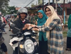 Camat Payakumbuh Selatan Berbagi Paket Takjil
