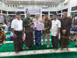 Safari Ramadhan 2026, Wakil Ketua DPRD Padang Mastilizal Aye Serahkan Bantuan Rp25 Juta untuk Masjid At Taubah