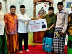 Safari Ramadhan 2026, Anggota DPRD Padang Erianto Serahkan Bantuan Rp25 Juta untuk Masjid Nurul Falah Kuranji