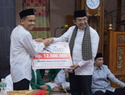 Safari Ramadan di Sawahlunto, PT Semen Padang Serahkan Bantuan untuk Masjid Agung