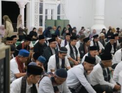 Pejabat Pemkab Tanah Datar Ramai-ramai Iktikaf