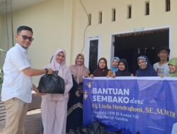 Lisda Hendrajoni Sebar Ratusan Sembako di Beberapa Titik di Kota Padang