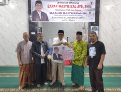Safari Ramadhan di Masjid Baiturrahim: Mastilizal Aye Salurkan Hibah Rp25 Juta dan Ajak Jemaah Doakan Palestina