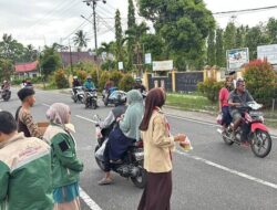 Kwarran Pariaman Timur Bagikan Takjil