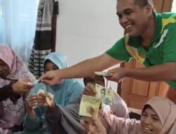 THR “Seribu Rupiah” Hebohkan Tradisi Lebaran di Sungai Tanang