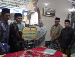Anggota DPRD Sumbar Hj.Zaksai Kasni Salurkan Bantuan untuk Masjid Jami’