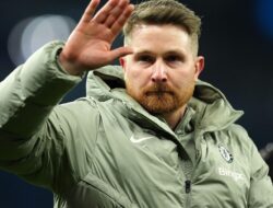 Calum McFarlane Pelatih Sementara Chelsea
