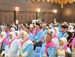 Gubernur Mahyeldi Lepas Keberangkatan 384 Calon Jemaah Haji Kloter 1 Embarkasi Padang tahun 1447 H/2026 M