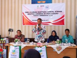 Elzadaswarman Serahkan Bantuan Asistensi Rehabilitasi Sosial Dari Sentra Abiseka Pekanbaru Kementerian Sosial RI