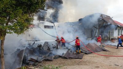 Tiga Bangunan dan Puluhan Motor Terbakar di Kantor DLH Aie Pacah, Kerugian Capai Rp1 Miliar