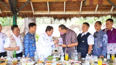 Direktur Maritim BMKG Tinjau Kesiapan HF Radar di Pantai Taman Anas Malik Pariaman