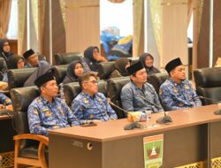 Hardiknas 2026, Gubernur Mahyeldi Anugerahkan Penghargaan kepada 109 Guru dan Tenaga Kependidikan Sumbar