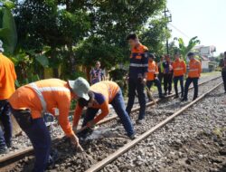Perkuat Keselamatan Perjalanan Kereta Api, KAI Divre II Sumbar Tutup Tiga Perlintasan Liar di Padang Pariaman