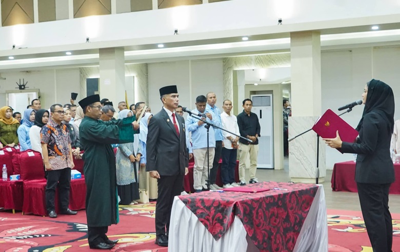 Bupati Annisa Lantik Sekda Definitif Dharmasraya