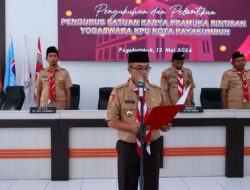 Sekretaris Daerah Rida Ananda Lantik Pengurus Saka Pramuka Rintisan Yogaswara KPU Kota Payakumbuh