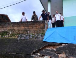 Zulmaeta Tinjau Sejumlah Titik Banjir dan Longsor di Payakumbuh