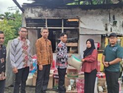 Korban Kebakaran Dapat Bantuan dari Pemkab dan Baznas Dharmasraya