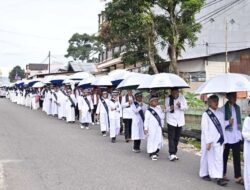 Walinagari Ampang Gadang Lepas Pawai Wisuda Tahfidz  SDIT dan SMPIT Haji Djalaluddin