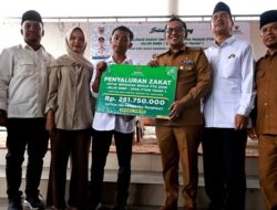 Baznas Tanah Datar Kembali Serahkan Bantuan Zakat Program Pendidikan
