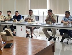 Komisi III DPRD Padang Instruksikan DLH Tertibkan Baliho Rusak di Jalur Hijau