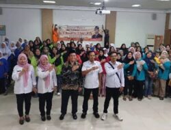 Akhiri Masa Reses, Dr. Hendrizal Temui Warga Kurang Mampu di Lubuk Begalung Padang