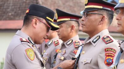 Kapolres Solok Kota AKBP Agung Pranajaya, S.I.K lantik IPTU Dicky Saputra, S.H sebagai Kapolsek X Koto Diatas bersama pejabat lainnya, di Mapolres Solok Kota, Selasa (6/5). (ist)