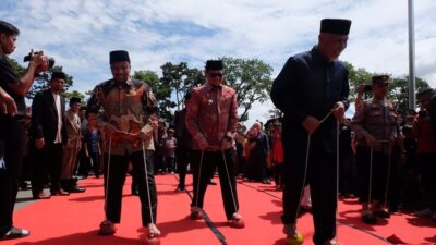 Dentuman Mariam Batuang Buka Alek Anak Nagari, Semarakkan Satu Abad Jam Gadang di Bukittinggi