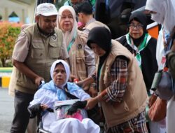 JCH Kloter 12 Embarkasi Padang Diberangkatkan ke Mekkah