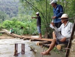 Warga Bukik Putus Titih Harapkan Bantuan Pemerintah Perbaiki Jembatan Lubuk Ciktiak