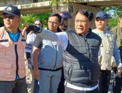 Bupati JKA Telusuri Infrastruktur Rusak dengan Sepeda Motor