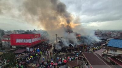 Kebakaran Besar di Bukittinggi, Puluhan Toko dan Warung Hangus Terbakar