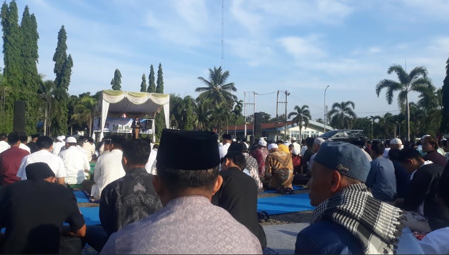 Pelaksanaan shalat Idul Adha 1447 Hijriah di halaman Kantor Bupati Dharmasraya.
