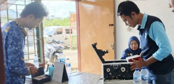 Disdukcapil Pessel melalui Bidang PIAK dan Pemanfaatan Data (PD) melakukan kunjungan kerja ke UKL Lunang dan UKL Silaut dalam rangka pemeliharaan serta peningkatan sarana pendukung pelayanan administrasi kependudukan, Rabu (20/5). (ist)