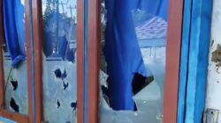 Aksi perusakan kantor PWI Solsel. (ist)