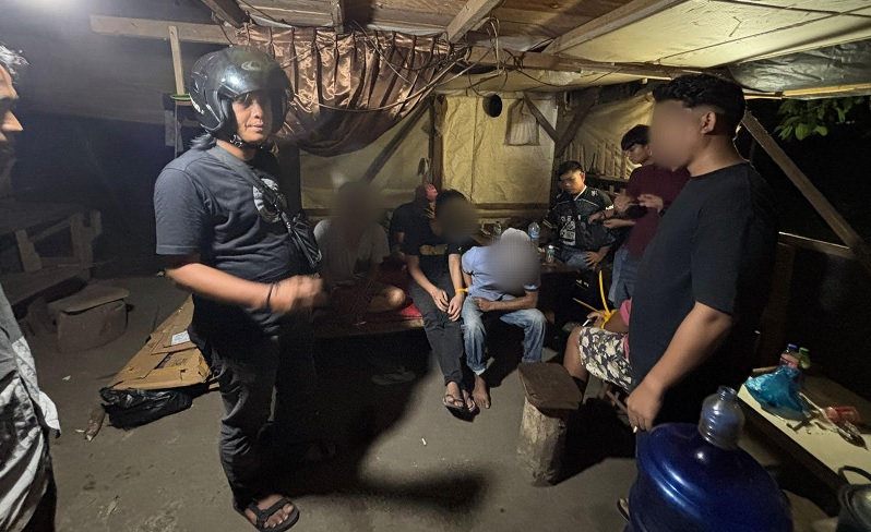 Polres Pasaman Barat gerebek pesta sabu, empat orang ditahan. (arafat)