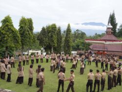 Prosesi Mandi Kembang Warnai Pelantikan Anggota Saka Bhayangkara Polres Tanah Datar