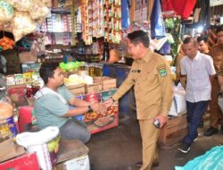 Pantau Harga Sembako Bupati JKA Turun ke Pasar