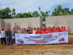 Jadi Ahli Bata Interlock, Puluhan Tukang Antusias Serap Ilmu Pemasangan Sepablock dari PT Semen Padang