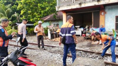 Penutupan perlintasan berbahay. ist