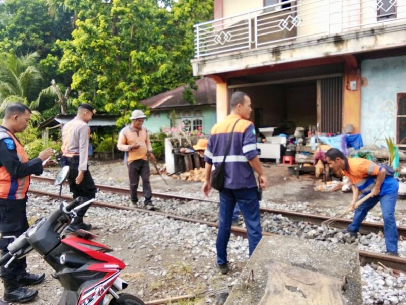 Penutupan perlintasan berbahay. ist